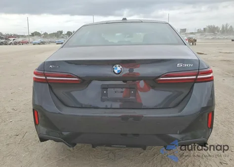 2026 BMW 530 Xi z USA, uszkodzony, nr VIN WBA53FJ08TCW41671